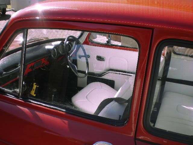 http://i1141.photobucket.com/albums/n581/retrovanvw/1968Fastback1stouting17.jpg