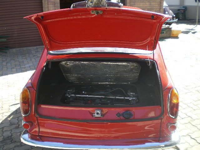 http://i1141.photobucket.com/albums/n581/retrovanvw/1968Fastback1stouting29.jpg