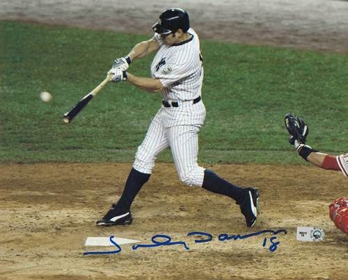 Johnny Damon Autographed 8x10 Photo (Yankees Uniform)