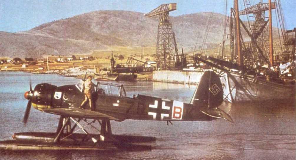 1-Arado-Ar-196A3-2_SAGr-125-7RBK-Mediterranean-1942-01.jpg