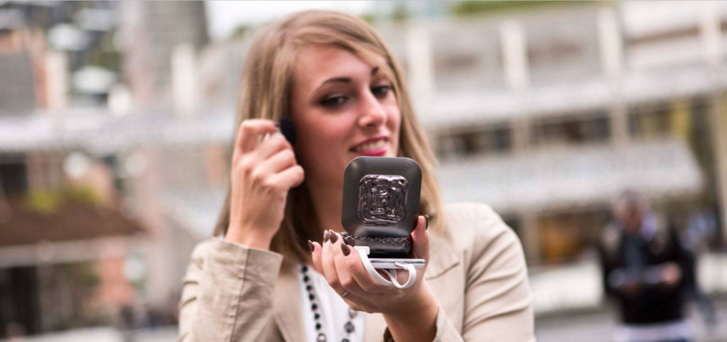 photo MElelyChargerWoman_zpsfejcjfmv.png