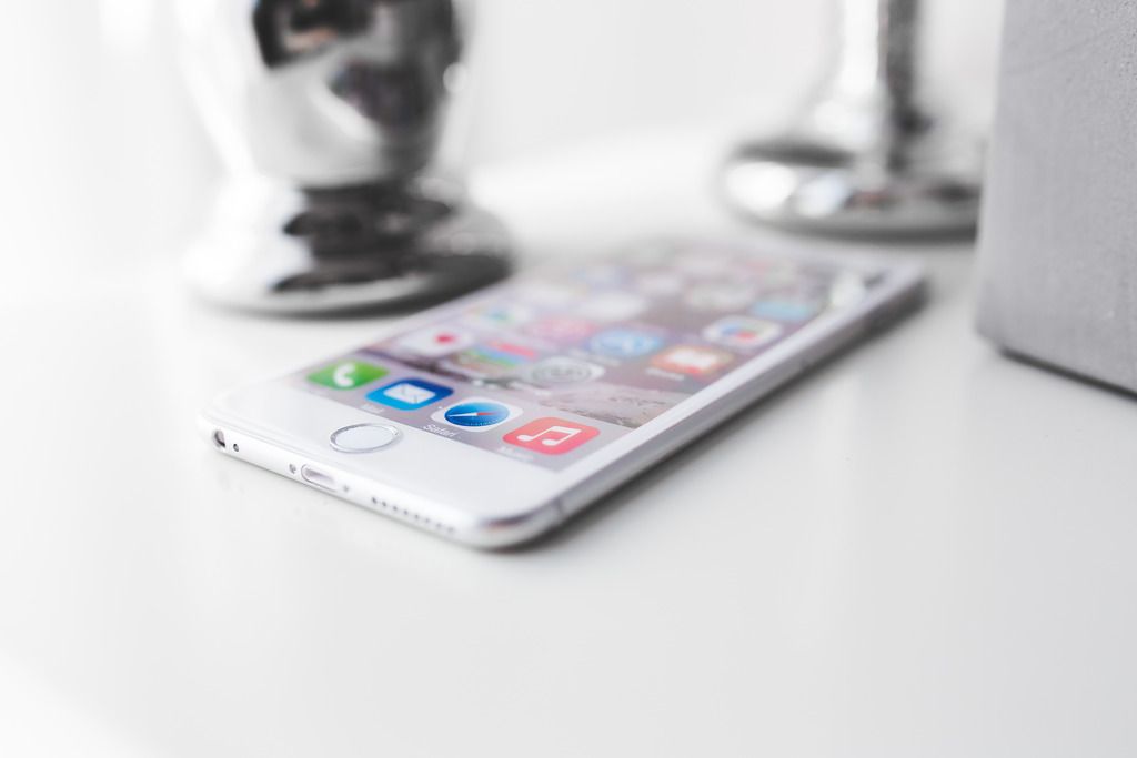  photo apple-iphone-technology-white_zps1zuweacp.jpg
